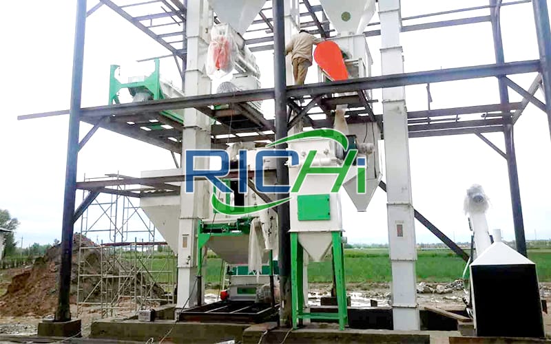 3-5T/H full set broiler chicken poultry feed production line project in Uzbekistan